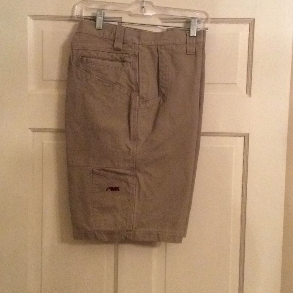 Mountain Khaki Shorts, size 34